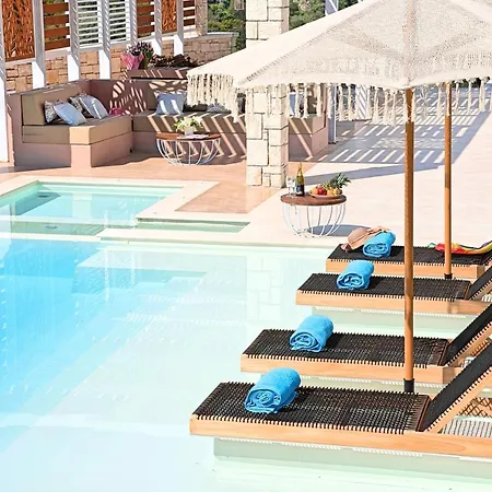 Blue Heated Pool Γεωργιούπολη